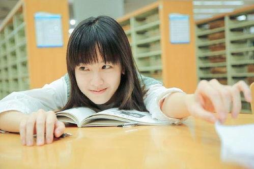 娱乐吃瓜酱 女大学生